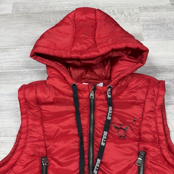 Wear by Erin Andrews Women's Small NBA Chicago Bulls Hooded Puffer Vest Red‎ New - Picture 7 of 10